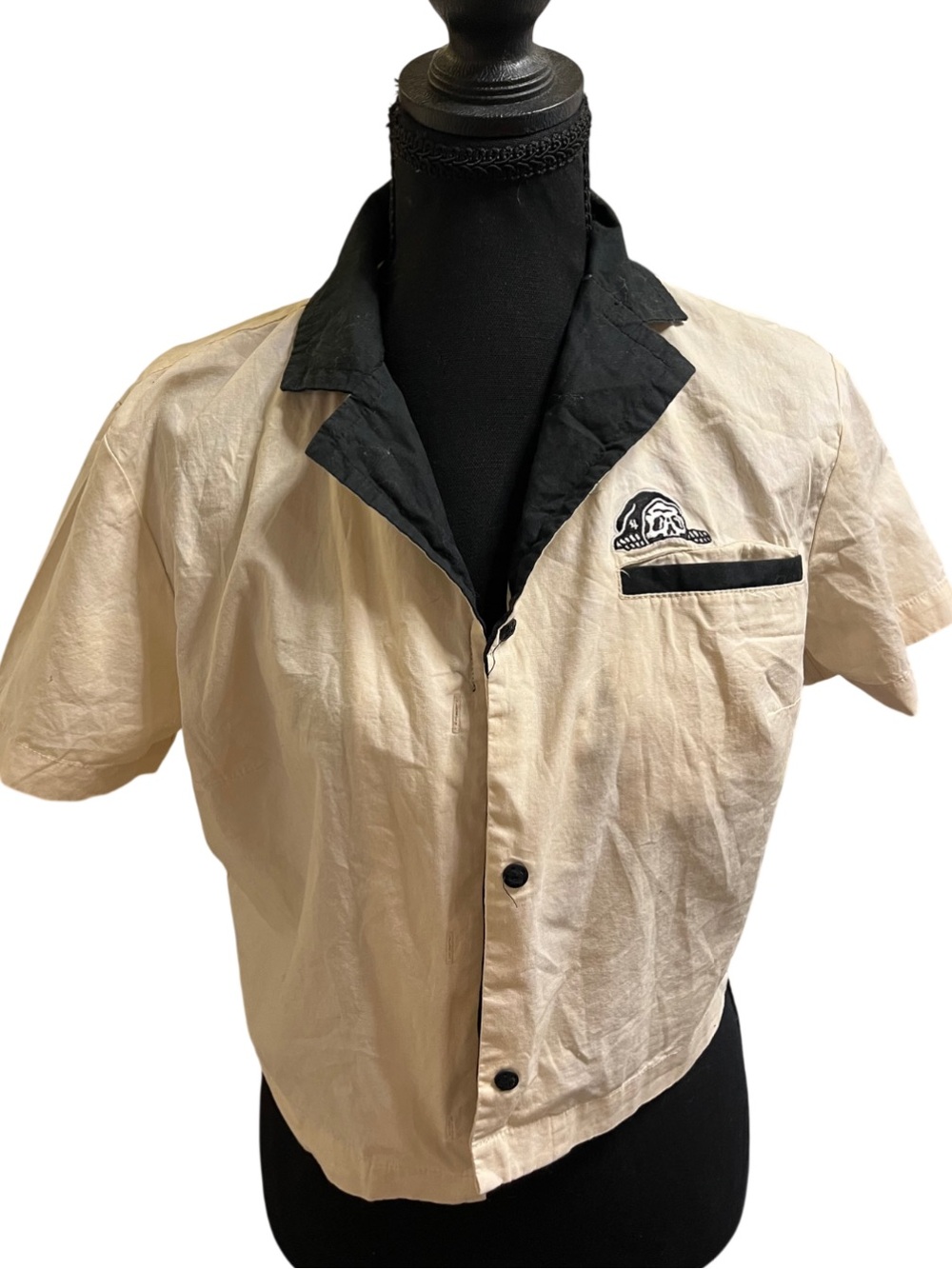Lightweight Cream Short-Sleeve Shirt Jacket with Black Trim